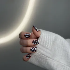 PAZNOKCIE - Manicure hybrydowy - zdjęcie 2