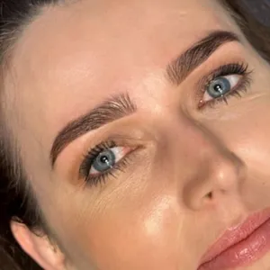 BRWI I RZĘSY - Regulacja brwi woskiem - zdjęcie 4