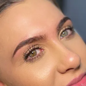 BRWI I RZĘSY - Regulacja brwi woskiem - zdjęcie 6